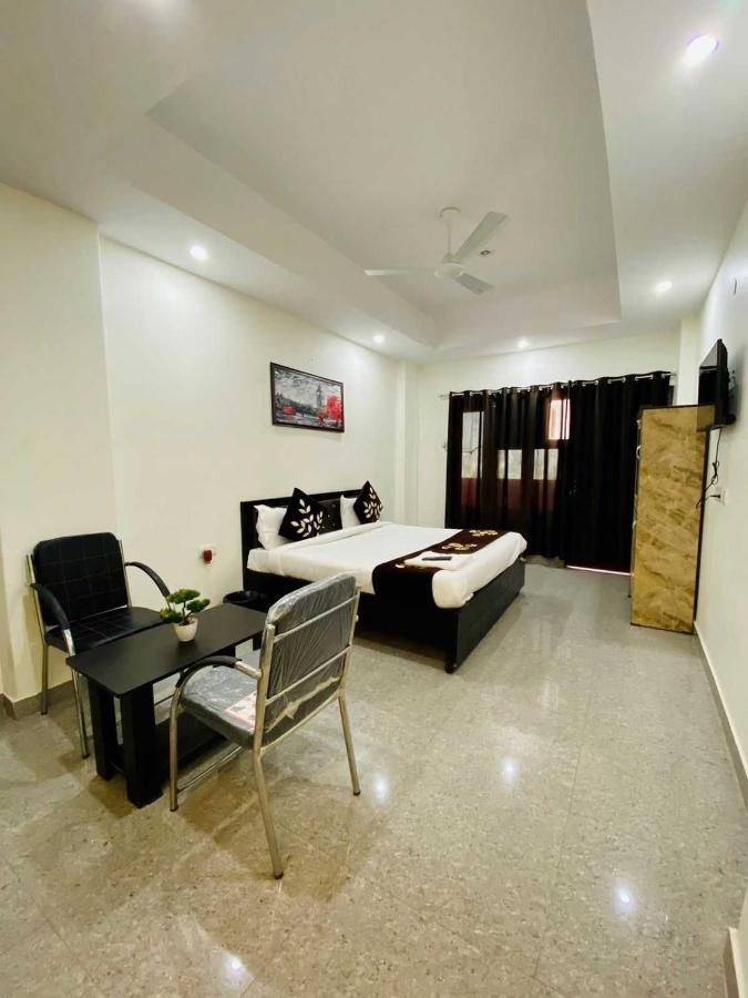 Hotel O K R Resdiancy Near Botanic Garden Of Indian Republic Noida Extérieur photo