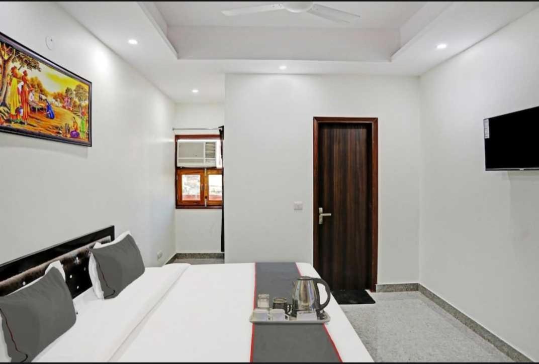 Hotel O K R Resdiancy Near Botanic Garden Of Indian Republic Noida Extérieur photo