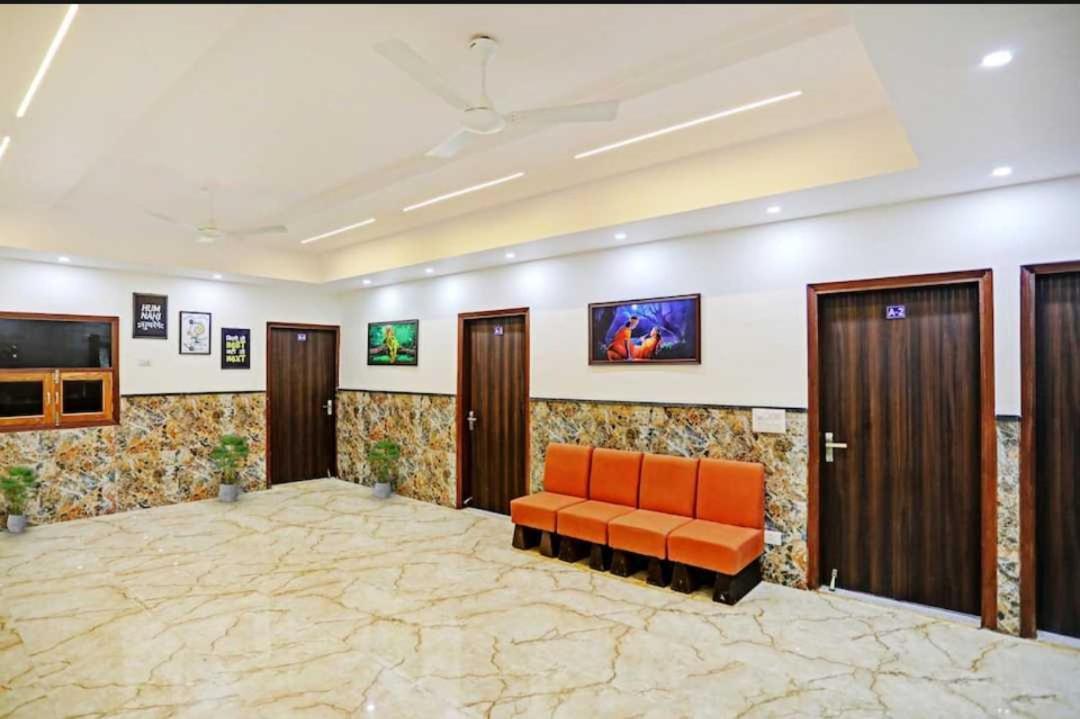 Hotel O K R Resdiancy Near Botanic Garden Of Indian Republic Noida Extérieur photo